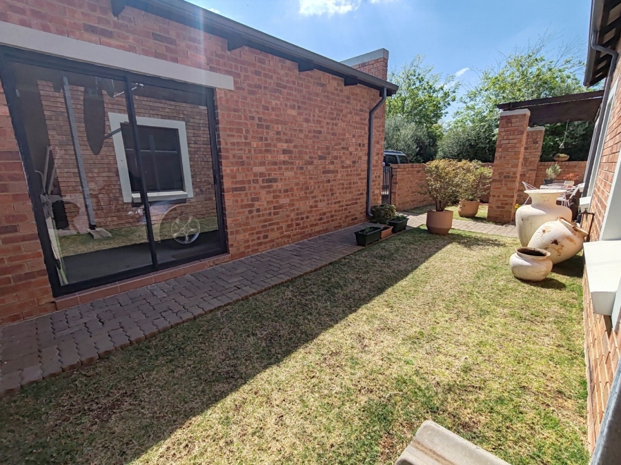 2 Bedroom Property for Sale in Van Der Hoff Park North West